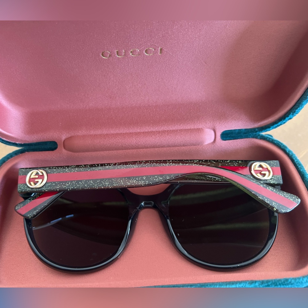 Gucci Black Round Sunglasses
